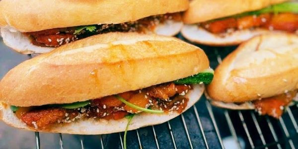 Ăn Vặt Đà Lạt - Bánh Mì Thịt Bò Viên Nướng & Sữa Đậu Nành - Trịnh Đình Trọng