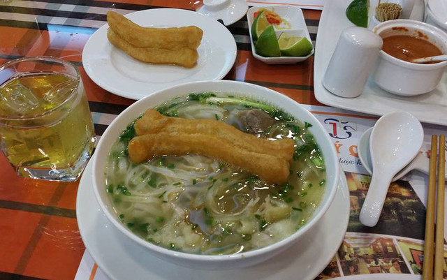 Phở 10 Lý Quốc Sư - Hoàng Minh Giám