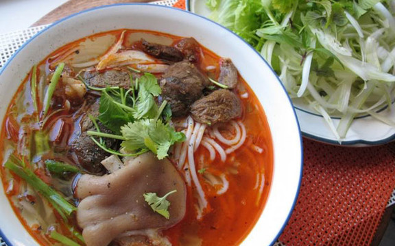 Bún Bò Giò Heo