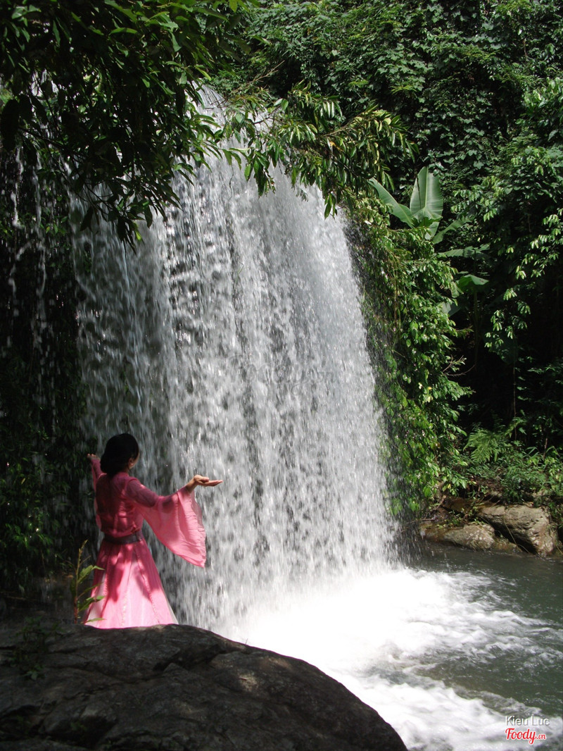 Suối thơ mộng