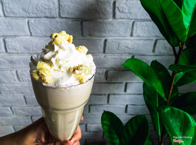 Popcorn ice blended