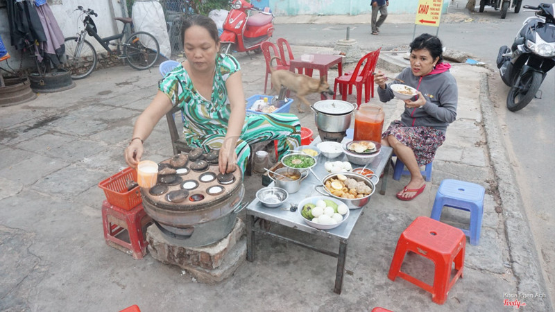 bánh có hai loại: thường và có trứng. 