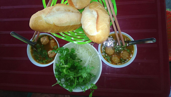 Nhật Uyên - Bánh Mì Bình Dân