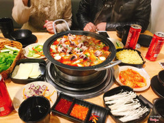 Lẩu bạch tuộc tokbokki cay