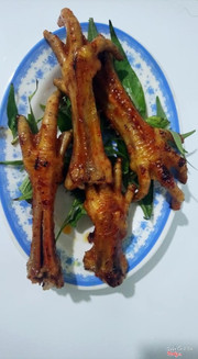Chân gà nướng muối ớt 15k/ cặp