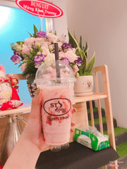 Sữa chua lắc vị dâu món yêu thích của tui kakaka