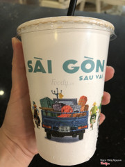 Combo bánh mì + coffee 👍. Ly coffee dễ thương hết sức