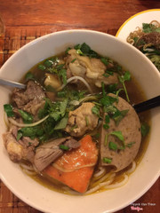 Bún bò giò đặc biệt