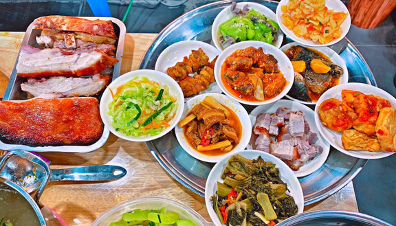 Tiệm Ăn Hạnh Phúc