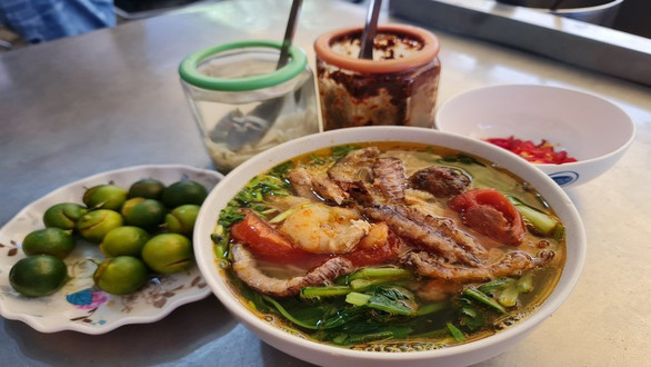 Hoà Béo - Bún, Bánh Đa Hải Sản Hạ Long - Tống Duy Tân