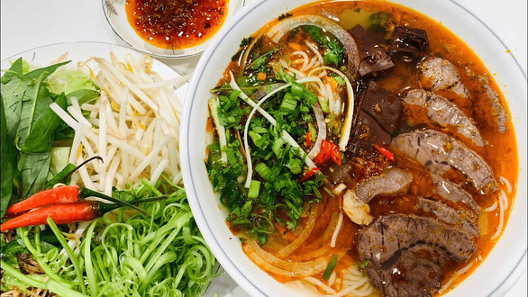 Bún Bò Huế Mai Lan - Bún Bò Tái Gân & Bún Bò Gân