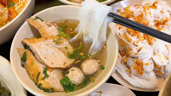 Bánh Cuốn - Gà Tần & Bún Cá Cô Nhinh - Thượng Đình