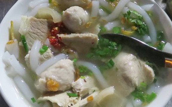 Bánh Canh Bà Tám - Quang Trung