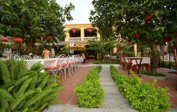 Đào Tiên River Restaurant