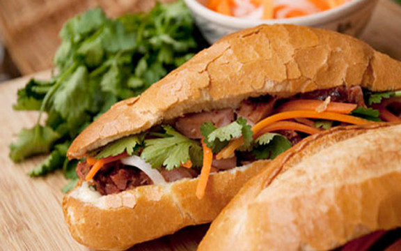 Đông Xương - Cửa Hàng Bánh Mì 