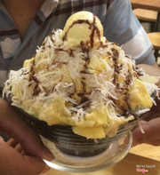 Nghe đâu đăklặk mùa này sầu riêng ngon... Tiện ghé vào quán Bon Bingsu thưởng thức... Hẵn 1 tô to tầm cở 2 đến 3 người ăn đó ạ. Vị sầu riêng hòa cùng kem bào cộng vị nước sốt cafe cho ta cảm giác tê tê đến say mê khó qên... Quán xinh xinh thoáng mát phục vụ khá nhanh... Nói tóm lại là ngon tuyệt😘😘