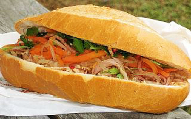 Tiệm Bánh Mì Tuyết