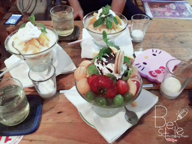 Bingsu đào + bingsu thập cẩm