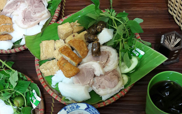 Cô Chinh - Bún Chả & Bún Đậu Mẹt - 17 Giáp Nhất
