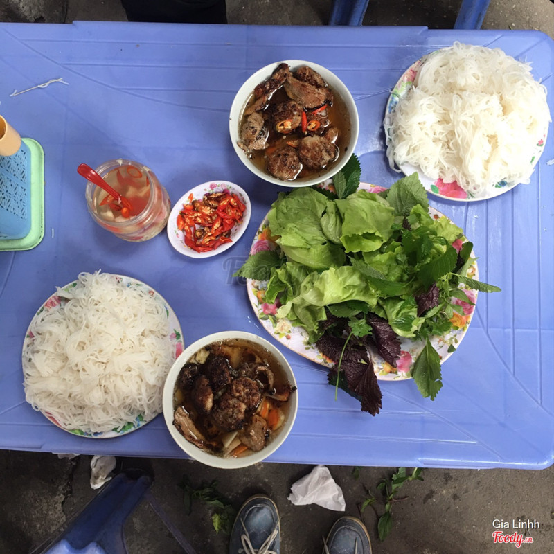 Bún chả 25k/ xuất