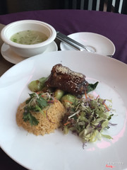 cơm sườn non nướng mật ong