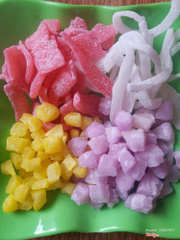 Mứt dừa non rất ngon, ko ngọt lắm, ăn bùi, màu thiên nhiên