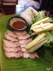 Thịt heo cuốn bánh trán