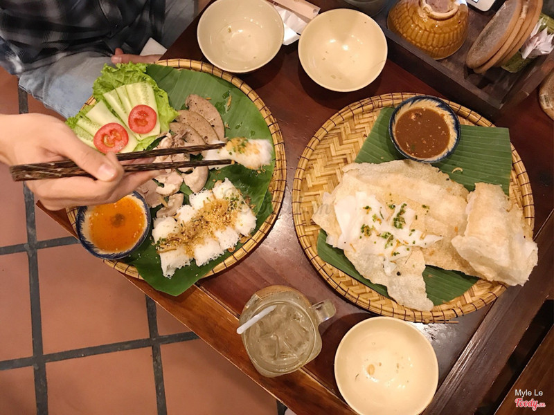 Bánh hỏi lòng heo và bánh đập