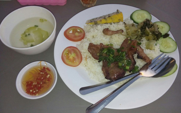 Chị Gái - Cơm Tấm Bình Dân