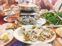 Đồ ăn ngon, phục vụ rất lịch sự và nhanh chóng