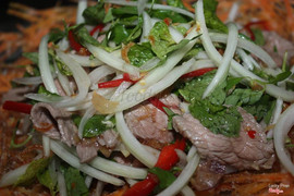 Gỏi bò khoai môn