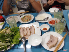 bánh tráng, bánh cuốn, thịt heo luộc, thịt heo quay
