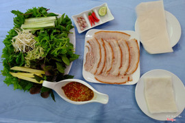 bánh cuốn thịt quay