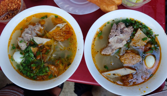 Cô Hồng - Quán Bánh Canh