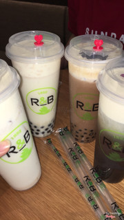 Cream ở R&B lúc nào cũng đỉnh cả. Oreo cream ngon, ngọt vừa không béo quá. Ngũ cốc cream thì tuyệt vời miễn chê luôn. 