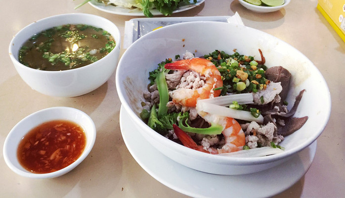 Tân Phú - Hủ Tiếu Nam Vang, Bò Kho & Bánh Canh Cua