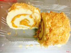 Bông lan trứng muối cuộn