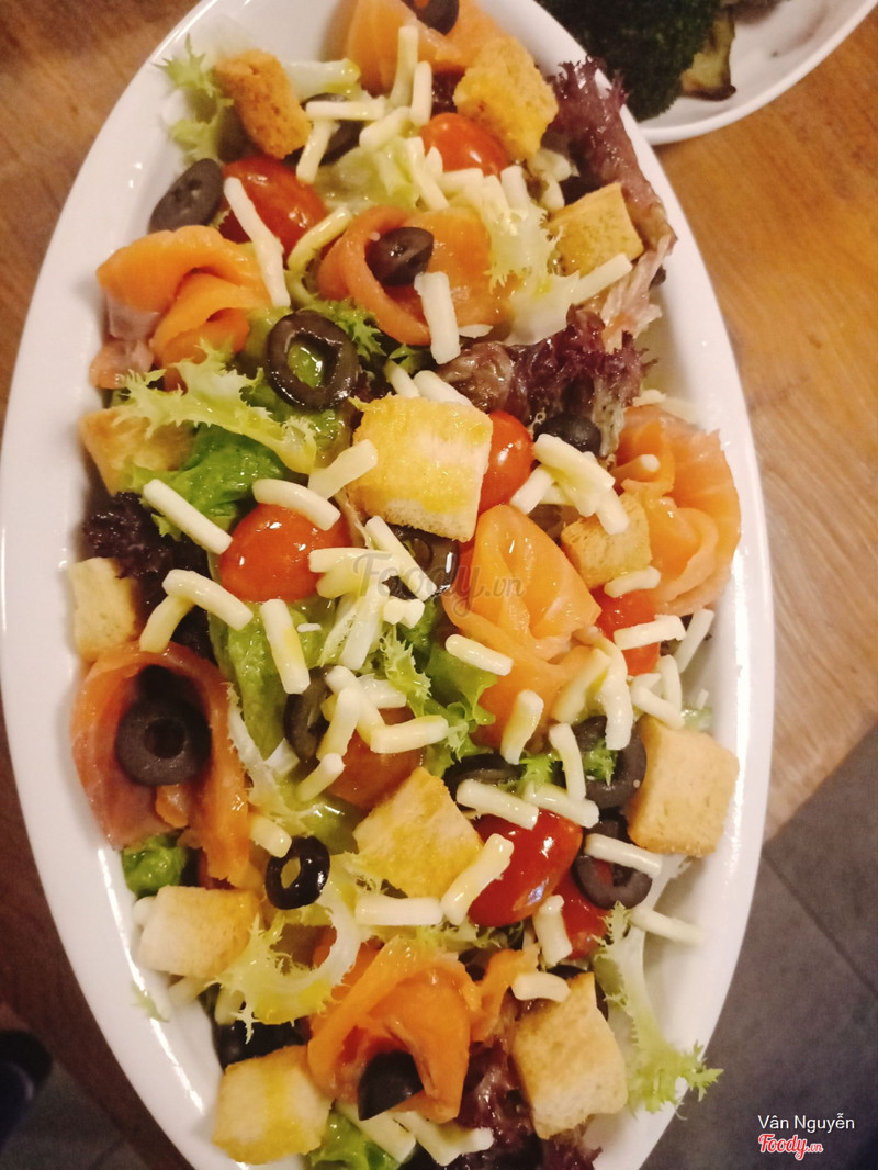 Salad cá hồi xông khói 