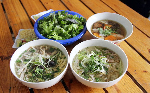 Sân Bay Quán - Phở Gà & Nem Cua Bể