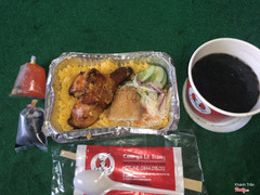 Đây là cơm gà nướng tỏi và một phần suop.. Có thể thay thế bằng salad nếu k thích ăn soup... 😝