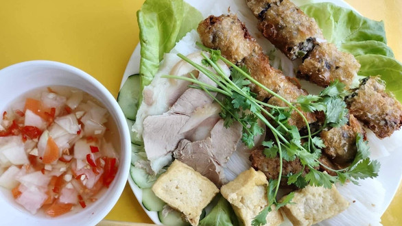 Bún Chả Nem Thuỷ Tiên - Khu Đồi Trà