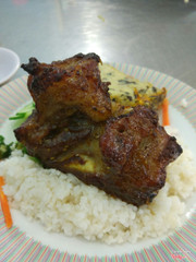cơm sườn nướng