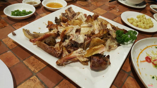 gà nướng ăn cùng cơm cháy