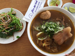 Bún bò giò đầy đủ