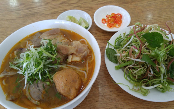 Yến Hương Giang - Bún Bò Huế