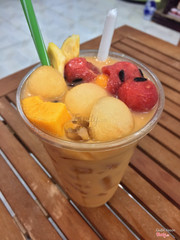 Trà sữa trái cây 18k đầy um toppings