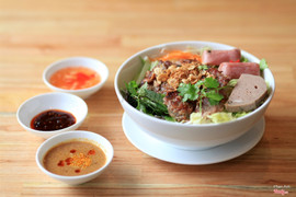 bun thit nuong cha bo nem chua