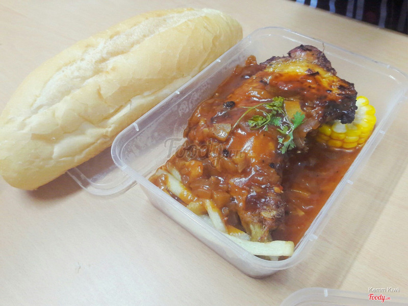 Bánh mì chảo gà nướng