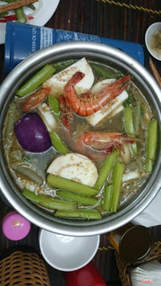 Lẩu mắm với Kèo nèo và bông súng đặc trưng miền tây, giòn, thơm ngấm vị nước lẩu ngon khó cưỡng