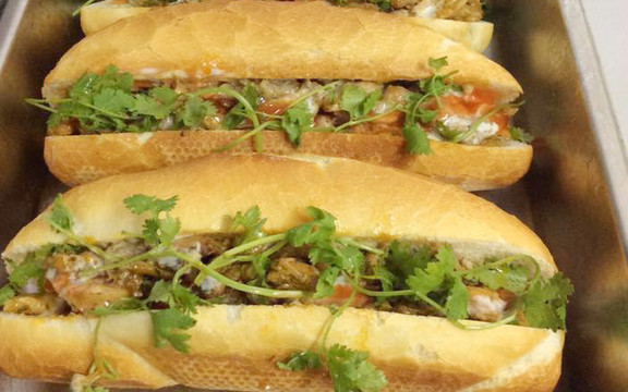 Bánh Mì V+ - Ngọc Khánh